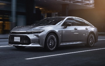 У Toyota появился новый седан с водородным двигателем