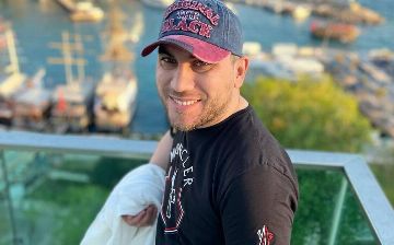 Ахад Каюм угрожает узбекскому певцу срывом его концерта – видео