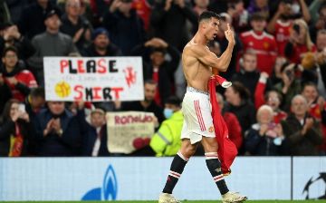 Роналду принес «МЮ» победу и сорвал с себя футболку - видео