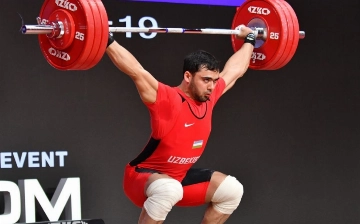 Тяжелоатлет Акбар Джураев стал чемпионом Азии
