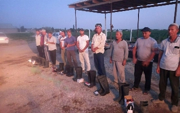 В Сурхандарье прокурор избил фермера сапогом и назвал его «свиньей» (видео)