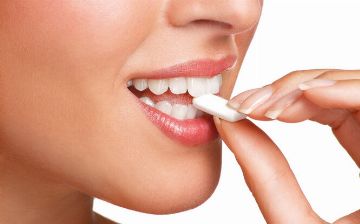 Ученые создали «антиковидную» жвачку. Узнайте, чем может быть полезно такое средство