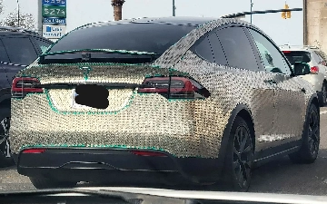 Владелец Tesla Model X покрыл кузов своего авто монетами