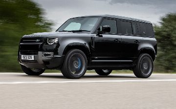 В объективы журналистов попал Land Rover Defender 2023 года