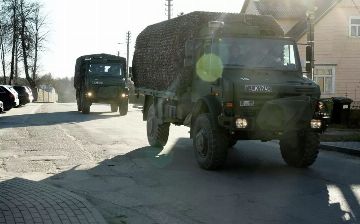 Соседние с Беларусью страны стягивают военную технику к границе