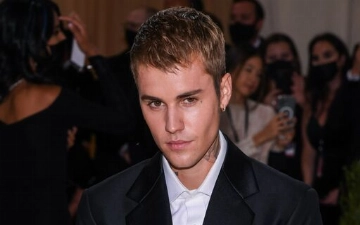 Джастина Бибера впервые заметили на публике после проблем со здоровьем – фото