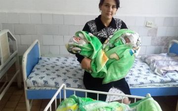 Жительница Карши родила тройняшек: детей назвали в честь президента Узбекистана
