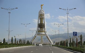 В Ашхабаде запретили передвигаться на машинах в дневное время