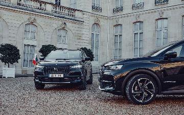 У президента Франции Эммануэля Макрона появилась новая бронированная машина – видео