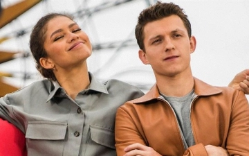 Том Холланд подтвердил помолвку с Зендаей