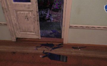 В Андижане двое грабителей забрались в дом к 60-летней женщине и жестоко зарезали ее 