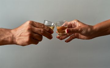 Врач рассказал, какая доза водки не навредит здоровью