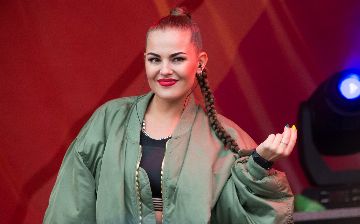 «Меня просто парализовало»: солистка группы Little Big рассказала о домогательстве