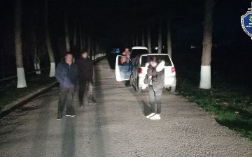 В Ташобласти таксист завез девушку в безлюдное место и ограбил ее