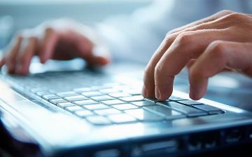 Узбекистанцев начнут уголовно наказывать за оскорбления в сторону президента в интернете