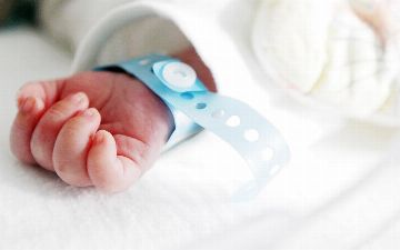 СМИ: ребенок весом 250 грамм был выписан из больницы в ОАЭ