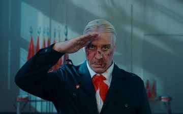 Удаление конечностей бензопилой и многое другое в новом клипе Тилля Линдеманна под названием «Я ненавижу детей» - видео