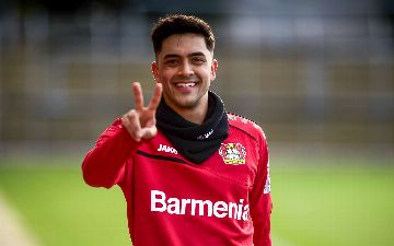 Игрок сборной Германии пригласил на матч 170 афганских беженцев 