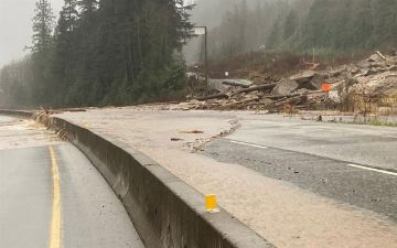 В Канаде из-за наводнений эвакуировали целый город 