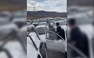 В Бостанлыке организовались километровые пробки и заполненные стоянки 