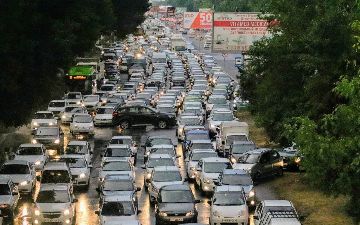 Стоит ли при запуске мотора ждать, пока бензонасос накачает топливо?