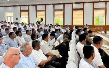 Коррупцию среди помощников хокимов решили искоренить с помощью семинаров