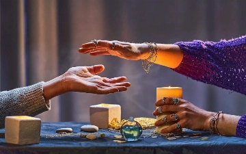 В Сурхандарье гадалки обворовали женщину, напророчив её ребенку «страшную болезнь»