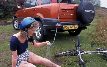 Кофеварка, душ, палатка — самые странные опции автомобилей прошлого века