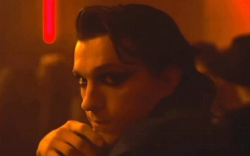 Поклонники Тома Холланда раскритиковали его роль в сериале «Переполненная комната»