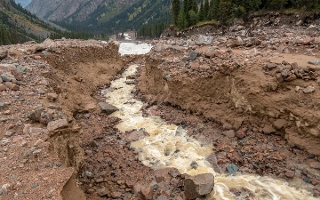 Жителей семи регионов Узбекистана экстренно предупредили о возможном схождении селя