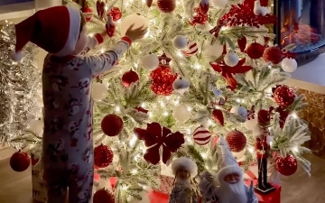 Зарина Низомуддинова подготовила новогоднее видео с младшим сыном 