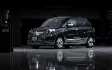 В США продают Fiat 500L, на котором ездил Папа Римский