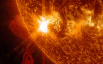 На Солнце произошли три сильные вспышки