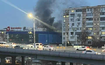 В МЧС назвали причину сильного задымления на крыше ТЦ в Ташкенте