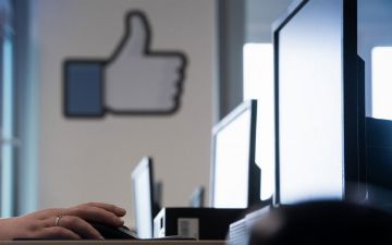 The Verge: Facebook планирует сменить название