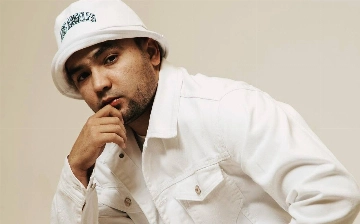 Бывший участник «Уммон» купит компьютер мальчику, выигравшему удлинитель 