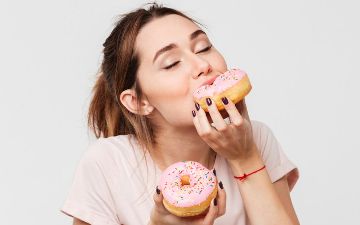 Рассказываем, как перестать хотеть съесть сладенького после любой трапезы