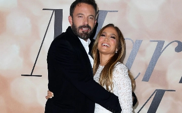 Дженнифер Лопес поздравила Бена Аффлека с первой годовщиной свадьбы