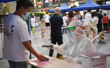 Крупные школы Китая закрываются из-за бушующего коронавируса