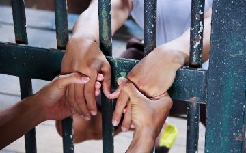 В Узбекистане сняли ограничения на свидания родственников с заключенными и задержанными