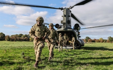 Великобритания и Франция намерены отправить в Украину до 15 тысяч военных