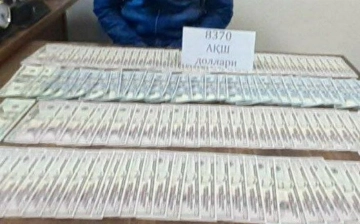 Двое жителей Сырдарьи пытались продать фальшивые $8 тысяч