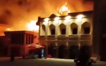 В Бухаре произошел крупный пожар в ресторане перед минаретом Калян