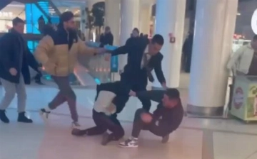 Узбекистанец ударил ножом знакомого в одном из ТЦ Москвы