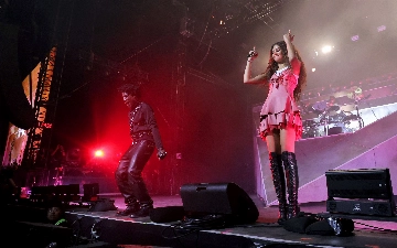 Зендея впервые за семь лет вышла на сцену как певица