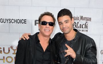 Сын актера Жан-Клода Ван Дамма женился на азербайджанской пианистке