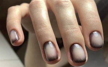 Главный тренд этой осени — вампирский маникюр