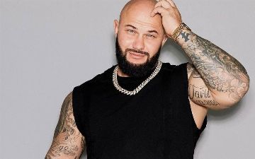 Оксана Самойлова подарила своему супругу Джигану в день рождения бриллиантовую цепь - видео