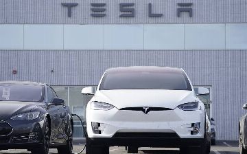 Tesla начала продавать электрокары за биткоины