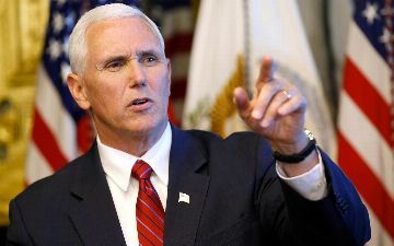 Вице-президента США призвали отстранить Трампа от власти